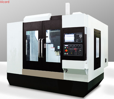İyi bir fiyat. Doğrusal Demiryolu Dikey İşlem Merkezi 3000kg 0-1000r/Min 5.5KW Servo Spindle motor modeli çevrimiçi